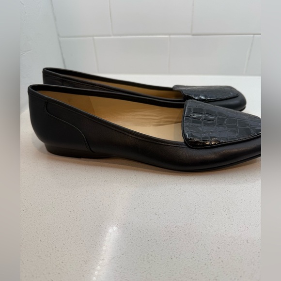 Bandolino Black Croc-Patterned Loafers - Picture 9 of 10